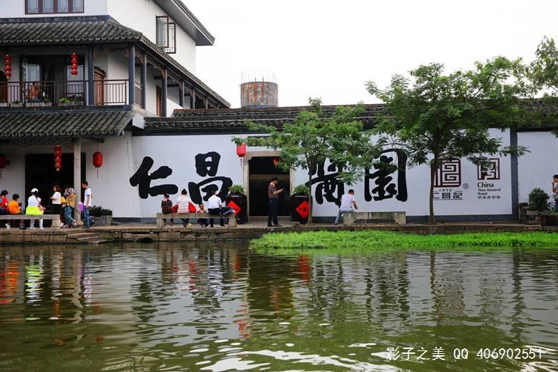 情侣之间接吻碰到口水不会感觉恶心吗?-专业权威的红迪网平台